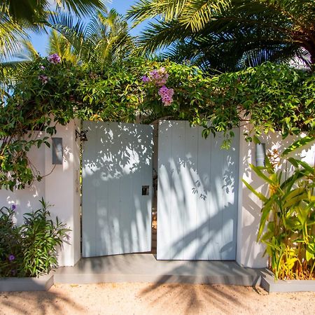 Le Mandala Moris Guesthouse Pointe Aux Canonniers Grand Baie Exterior photo