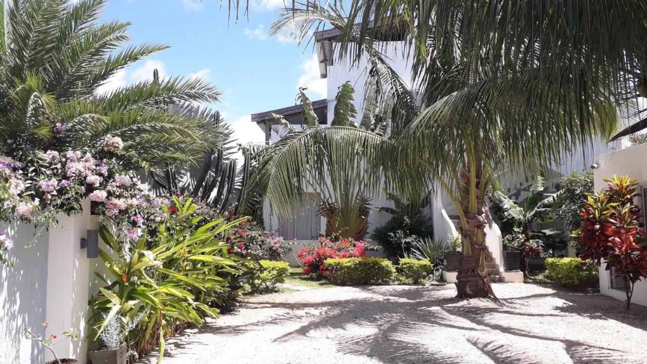 Le Mandala Moris Guesthouse Pointe Aux Canonniers Grand Baie Exterior photo