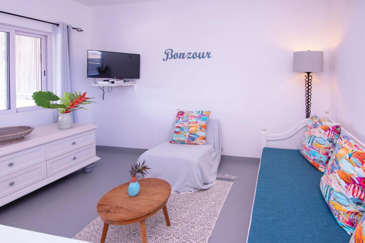 Le Mandala Moris Guesthouse Pointe Aux Canonniers Grand Baie Exterior photo